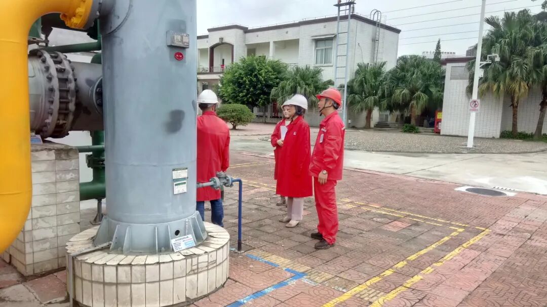 总经理对青白江增压站进行节前安全检查并表达慰问 新闻图片