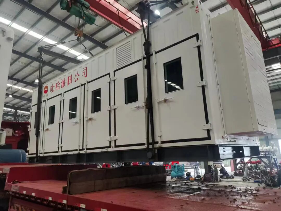 两台往复式压缩机组顺利发运，助力吐哈油田高效能源开发 新闻图片